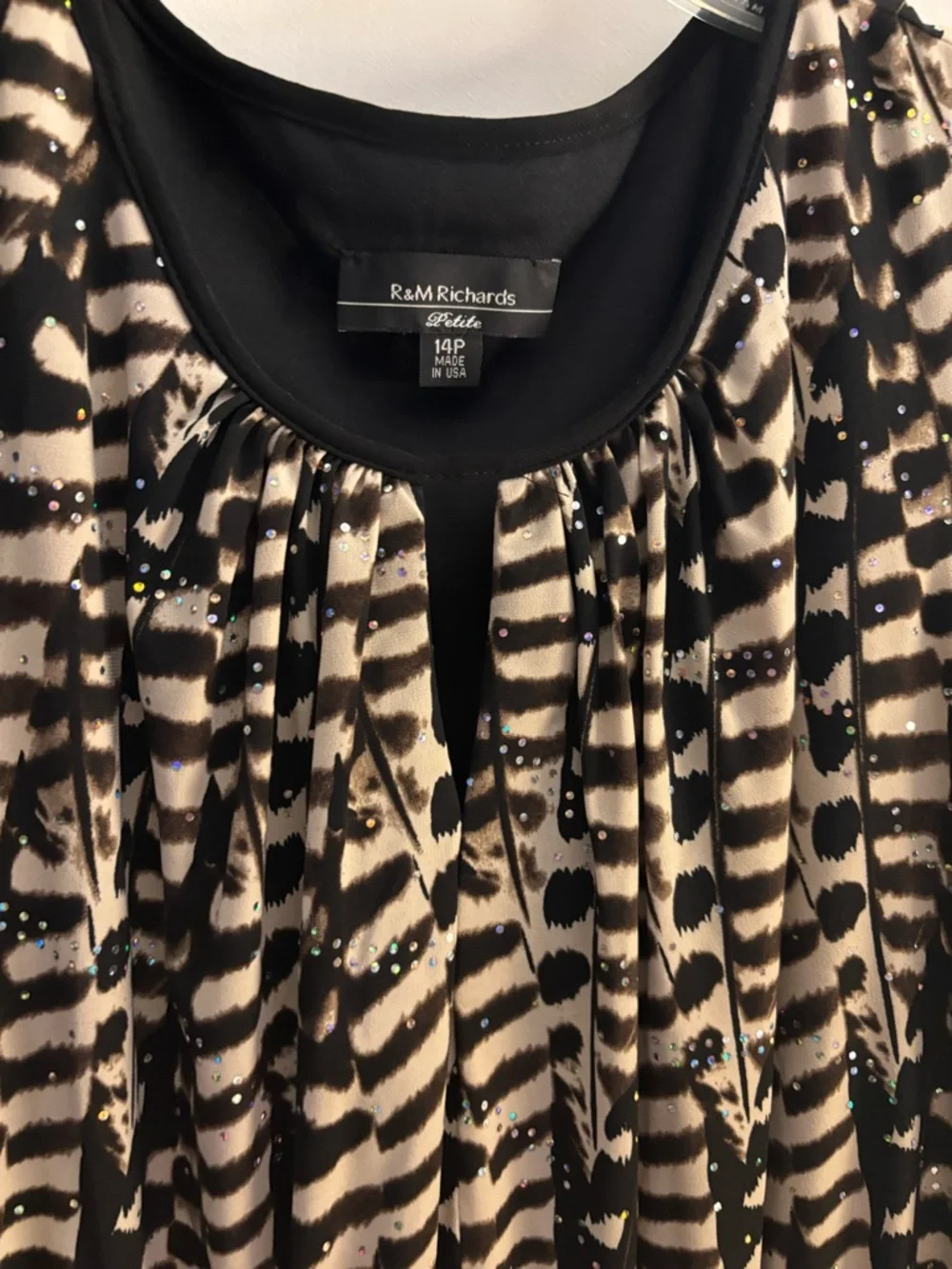 Sleeveless R& M Richard’s Black and White Printed Maxi Dress - Picture 6 of 11